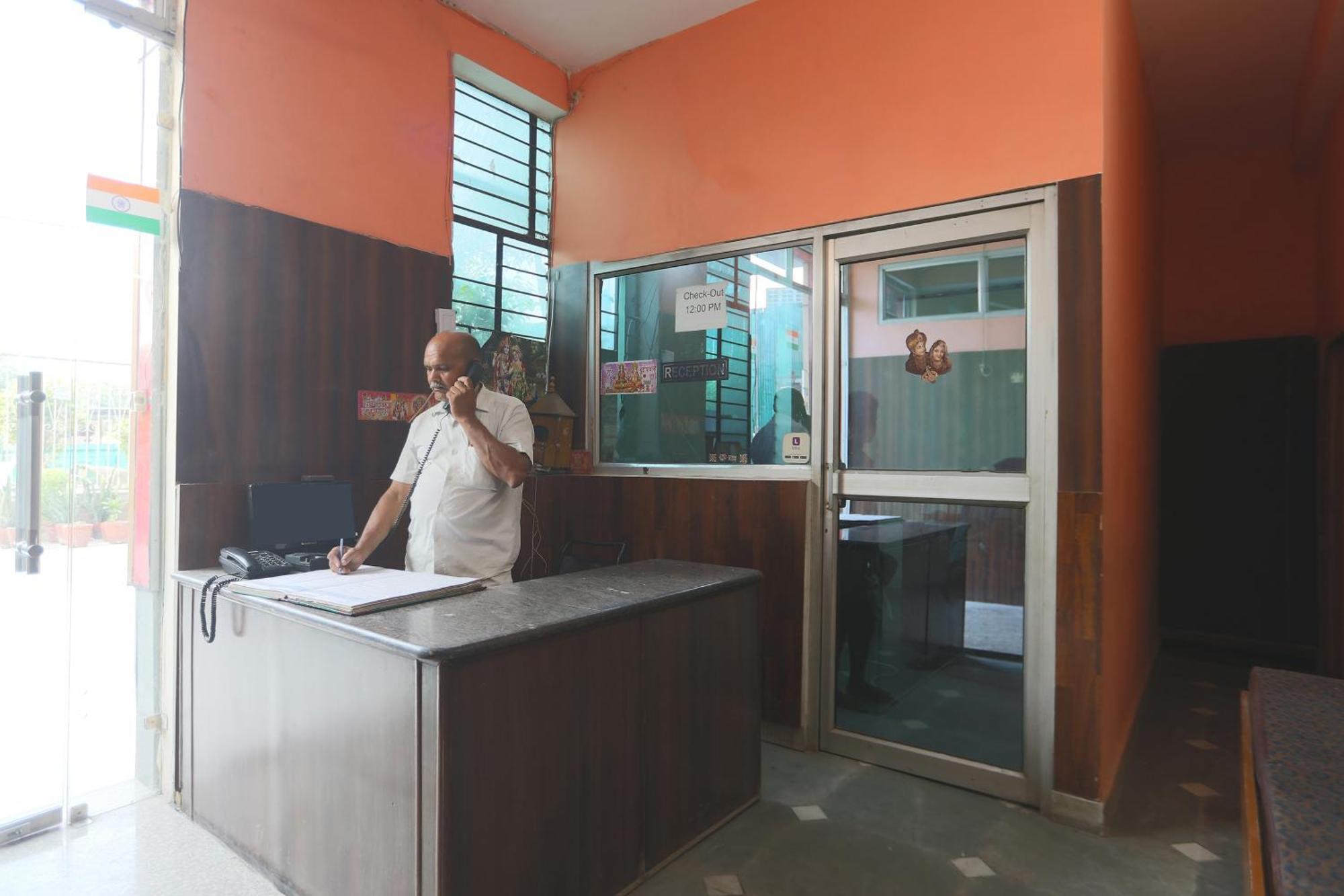 Hotel O Ashoka Inn Hotel Near Botanical Garden Noida Exterior photo